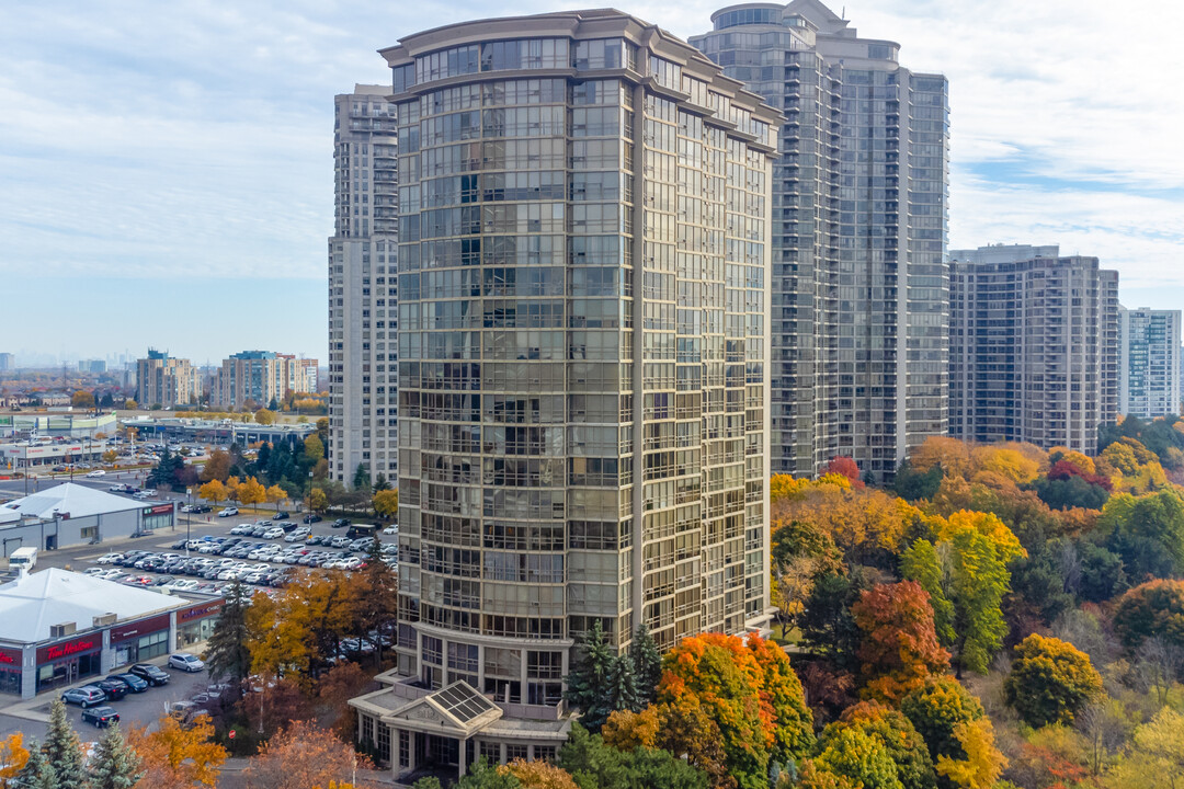 The Esprit Condo in Mississauga, ON - Building Photo