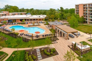 Falls Green in Falls Church, VA - Building Photo