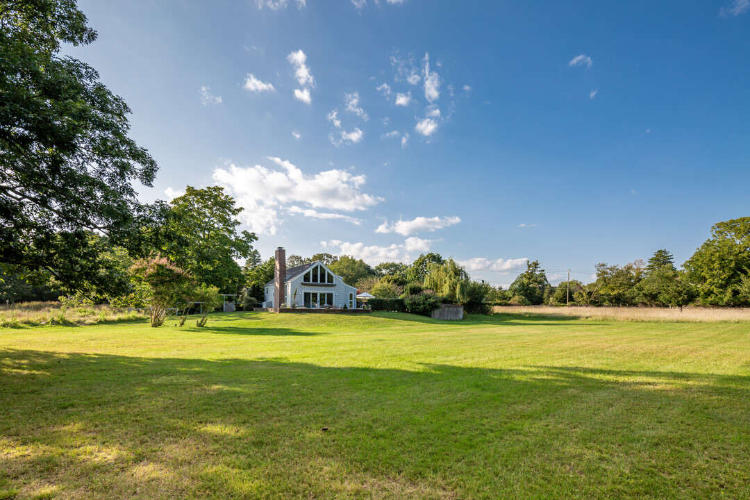 900 Springs Fireplace Rd in East Hampton, NY - Building Photo