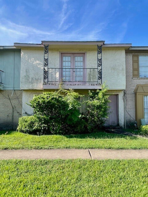 7051 Chasewood Dr in Missouri City, TX - Building Photo