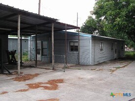 1910 FM2673 in Canyon Lake, TX - Building Photo