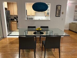 901 10th St, Unit Furnished Home w Den in Santa Monica, CA - Building Photo - Building Photo