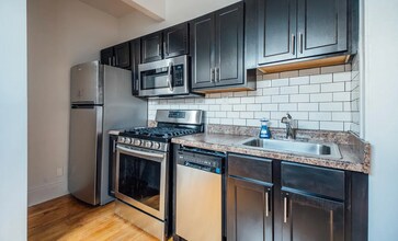2348 W Addison St, Unit D3 in Chicago, IL - Building Photo - Building Photo
