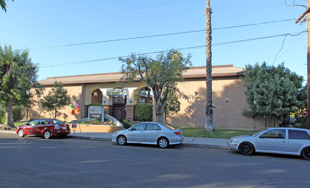 Carlyle Court Apartment Homes in Canoga Park, CA - Foto de edificio