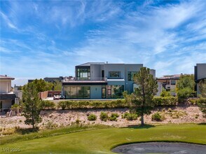 18 Sun Glow Ln in Las Vegas, NV - Building Photo - Building Photo
