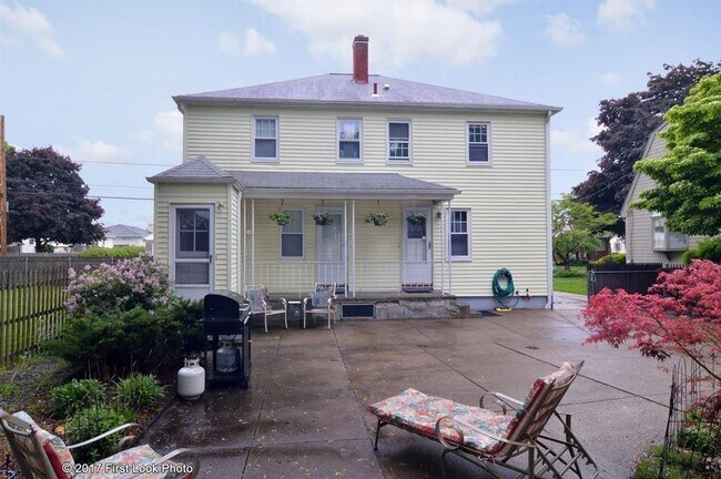 166 Rowe Ave in Pawtucket, RI - Building Photo - Building Photo
