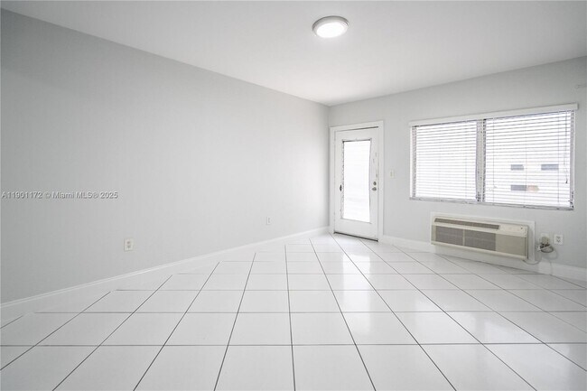 7640 Carlyle Ave in Miami Beach, FL - Building Photo - Building Photo