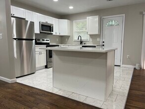 250 Hamilton E Holmes Dr NW in Atlanta, GA - Foto de edificio - Building Photo