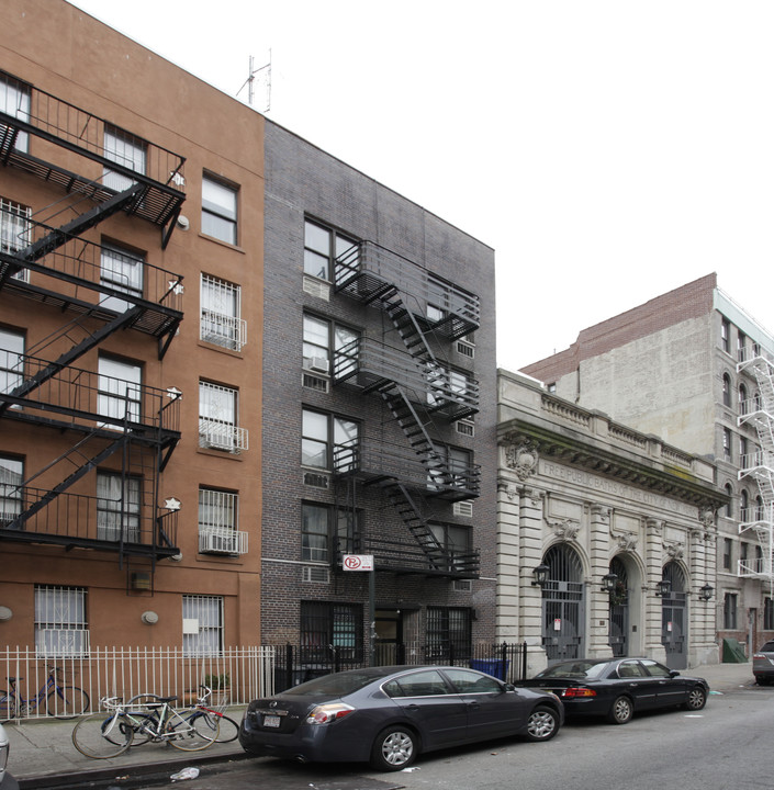 542 E 11th St in New York, NY - Building Photo