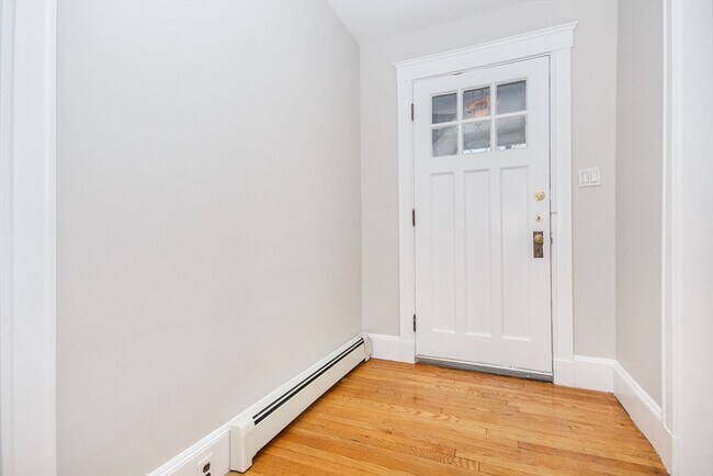 28-30-30 Burgoyne St in Boston, MA - Building Photo - Building Photo