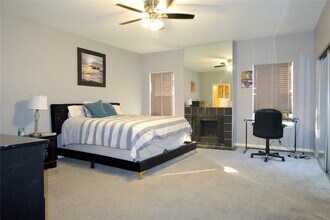 3042 Holly Hall St in Houston, TX - Building Photo - Building Photo