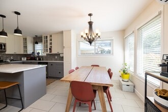 2743 Lakehurst Dr in Victoria, BC - Building Photo - Building Photo