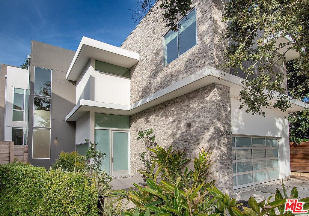 16540 Moorpark St in Los Angeles, CA - Building Photo