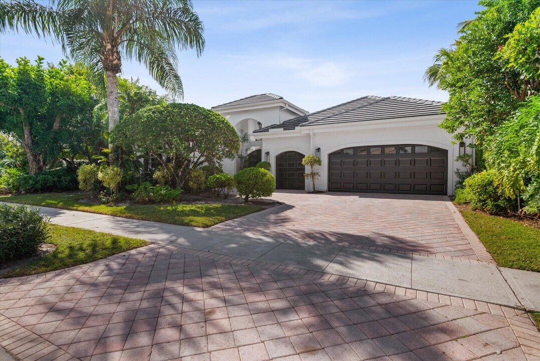 2951 Bent Cypress Rd in Wellington, FL - Building Photo
