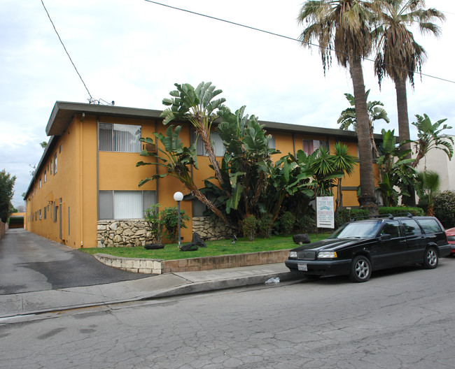 5301 Corteen Pl in Valley Village, CA - Foto de edificio - Building Photo