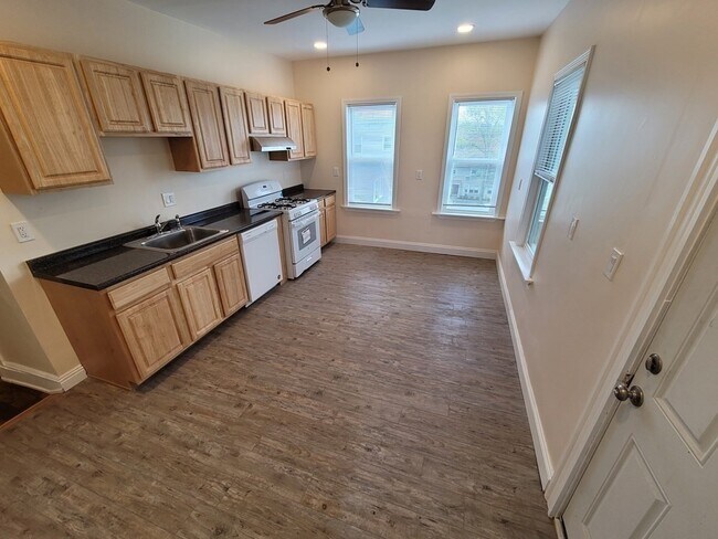 150 River St, Unit 3B in Cambridge, MA - Building Photo - Building Photo