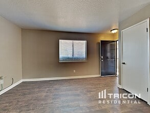 515 Tisdell Dr in Waterford, CA - Foto de edificio - Building Photo