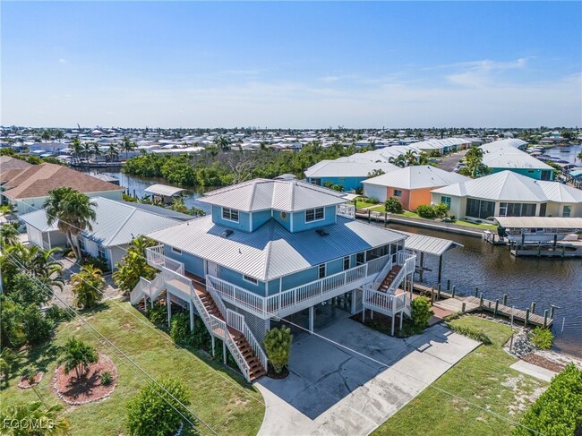 4011 Galt Island Ave in Saint James City, FL - Foto de edificio - Building Photo