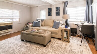 11291 E Shore Dr in Whitmore Lake, MI - Building Photo - Building Photo