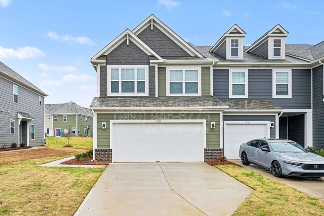 property at 760 Kitfox Dr NW