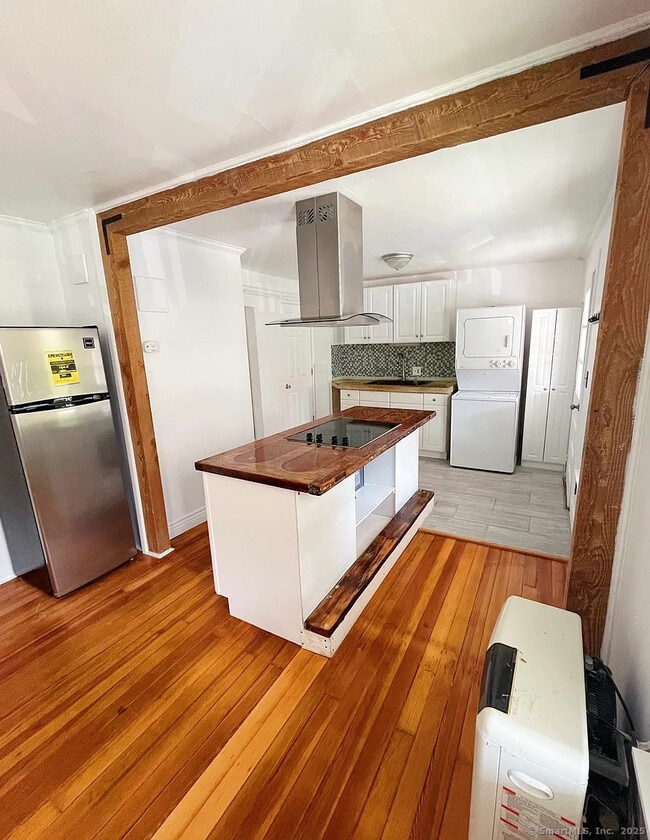 4 Dowd Ave in Canton, CT - Building Photo - Building Photo