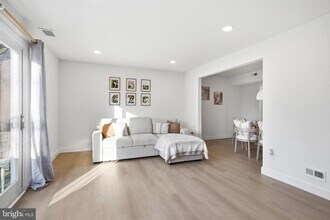 6449 Birch Leaf Ct in Burke, VA - Building Photo - Building Photo