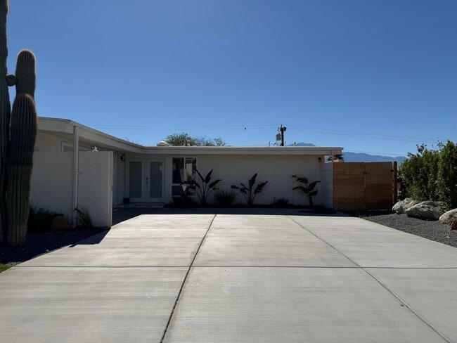 12811 Catalpa Ave