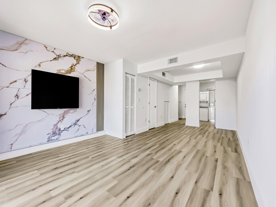 2925 W 80th St in Hialeah, FL - Building Photo