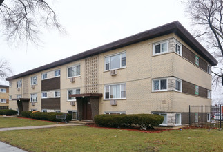 68 Elizabeth Dr in Addison, IL - Foto de edificio - Primary Photo