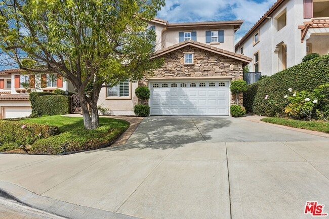 property at 2909 Venezia Ln