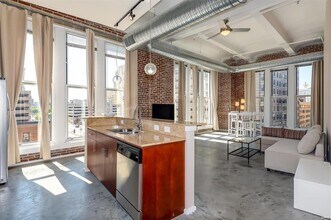 1136 Washington Ave, Unit 407 in St. Louis, MO - Foto de edificio - Building Photo