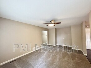 1800 W 102nd Ave in Thornton, CO - Foto de edificio - Building Photo