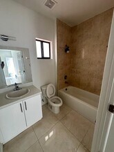 241 E 6th St in Hialeah, FL - Building Photo - Building Photo