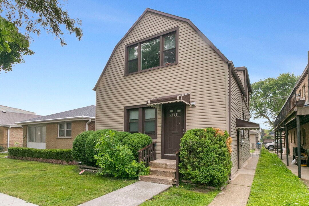 1342 Circle Ave in Forest Park, IL - Building Photo