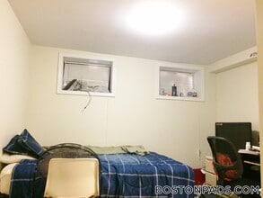 1426 Commonwealth Ave in Boston, MA - Foto de edificio - Building Photo