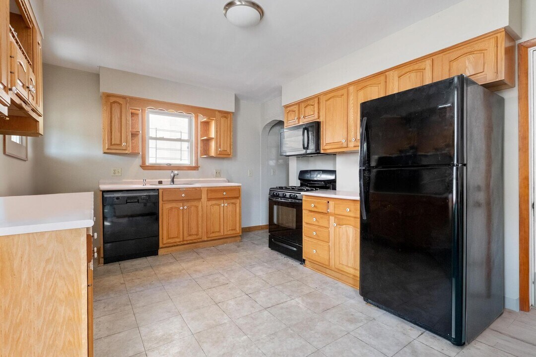 4427 Howley St in Pittsburgh, PA - Building Photo