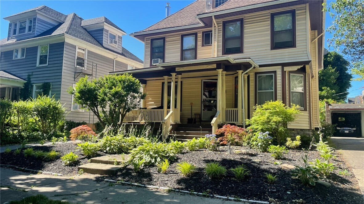 21 Thayer St in Rochester, NY - Building Photo