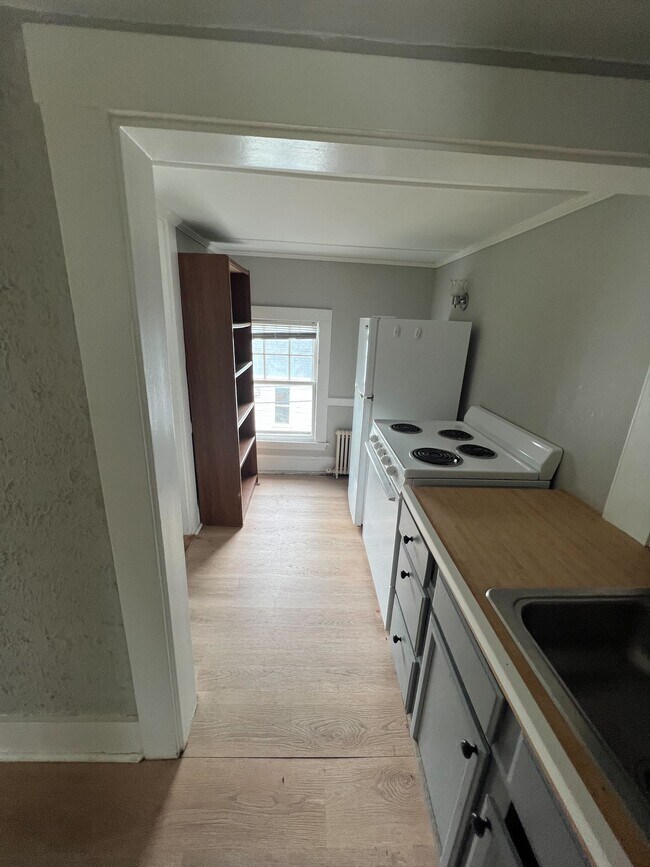 61 Main St Rentals in Dexter, ME