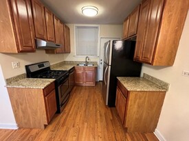 4458 W Gunnison St, Unit 2C Apartments