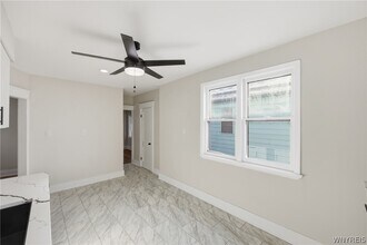 36 Krakow St in Buffalo, NY - Foto de edificio - Building Photo