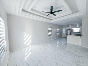 13 Puffin Ave in McAllen, TX - Foto de edificio - Building Photo