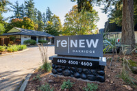 ReNew Oakridge in Lake Oswego, OR - Foto de edificio - Building Photo