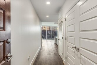 1080 Peachtree St NE in Atlanta, GA - Foto de edificio - Building Photo