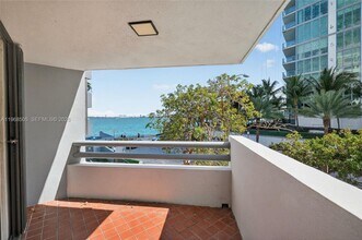 555 NE 30th St in Miami, FL - Building Photo - Building Photo