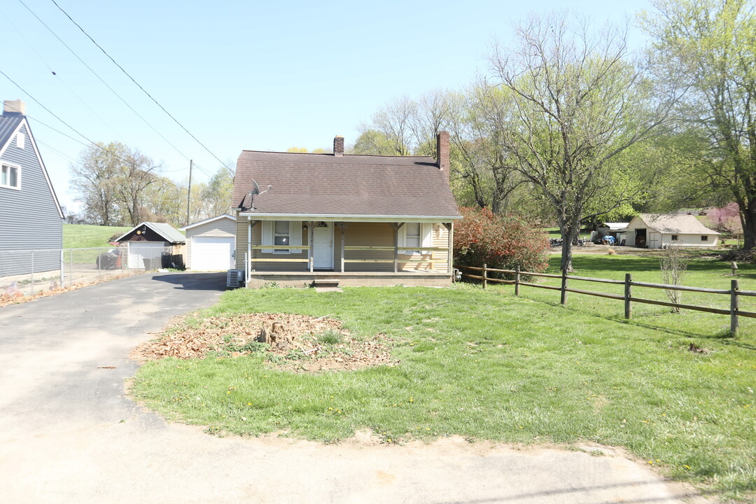 214 California Rd in Brownsville, PA - Foto de edificio