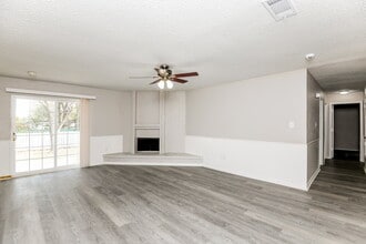 2321 Oakside Dr in Arlington, TX - Building Photo - Building Photo