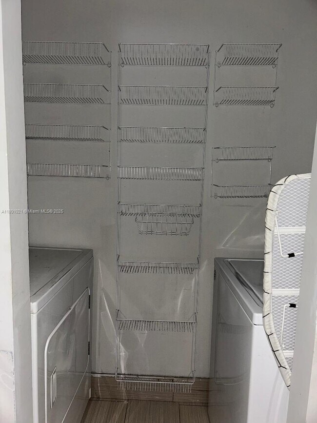 1267 SW 46th Ave in Pompano Beach, FL - Building Photo - Building Photo