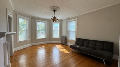 797 Cambridge St, Unit 1 in Cambridge, MA - Foto de edificio - Building Photo