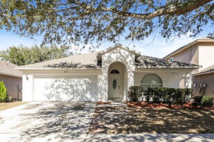 9803 White Barn Way, Unit 2211-22 in Riverview, FL - Building Photo