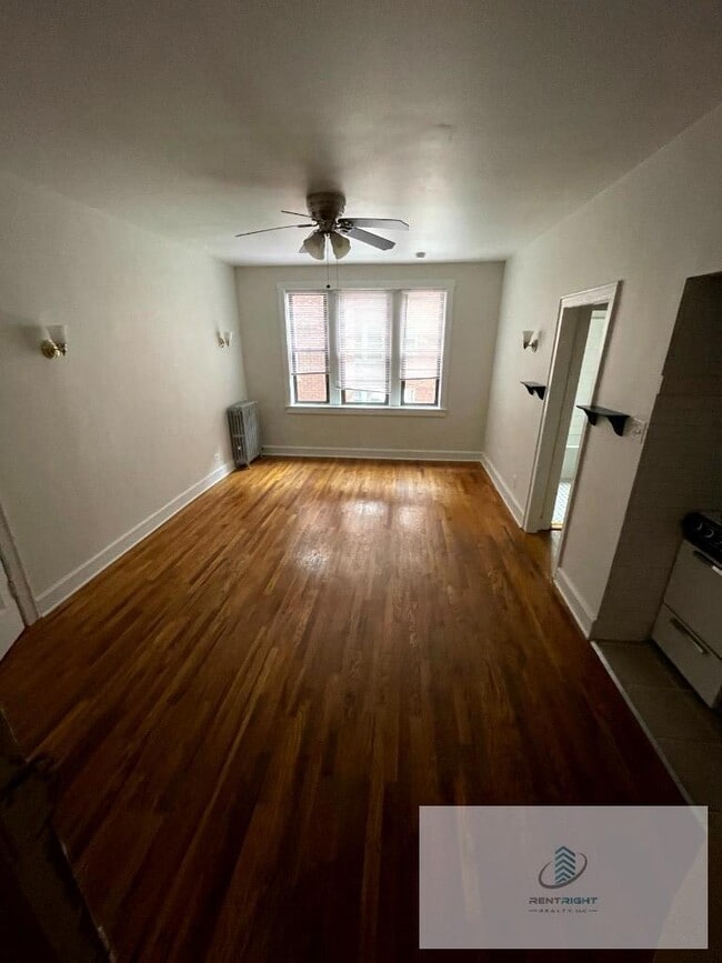 property at 4915 W Belle Plaine Ave